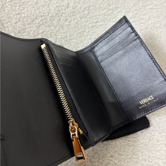 Versace Medusa 95 Black Leather Wallet with Gold Medusa Emblem - Picture 5 of 6